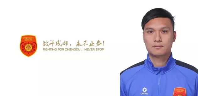 海报上，三贵面对镜头露出灿烂笑容，身边的小猪靠在他身上萌态百出；霞姐一身白衣，侧坐望向远方追忆过往；天真烂漫的鱼鱼正托着腮，仿佛沉浸一段美梦之中；婷婷双手紧握，眼神坚定像是做出了某个决定；风哥手握手风琴,沉入回忆之中；女天神侧立不安，思考着这个真爱故事该如何结局