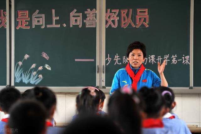 当刘开珞在答谢宴上宣布优酷网络院线2018年将实现服务升级时，台下欢呼尖叫声不断